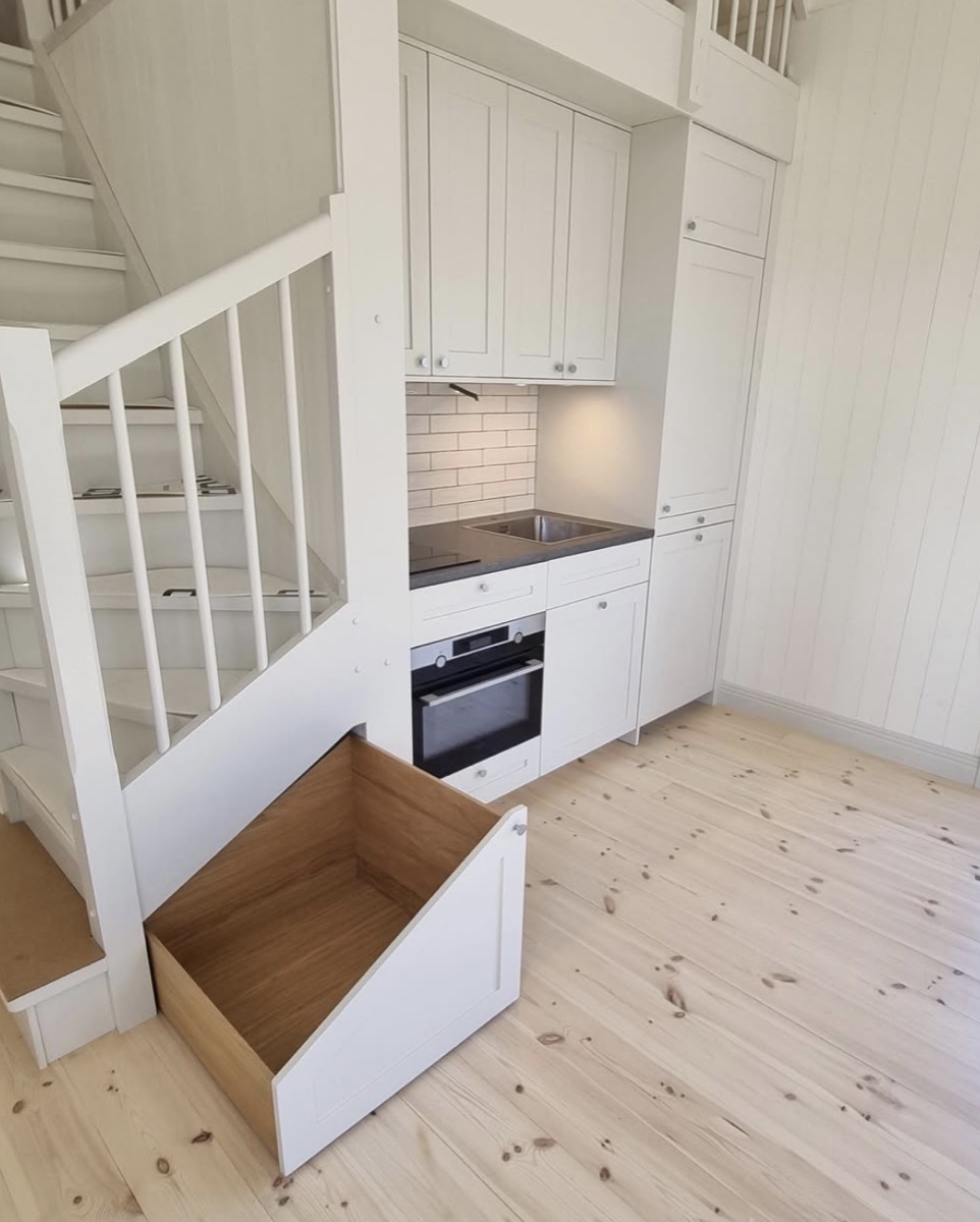 Platsbyggt kök med förvaring